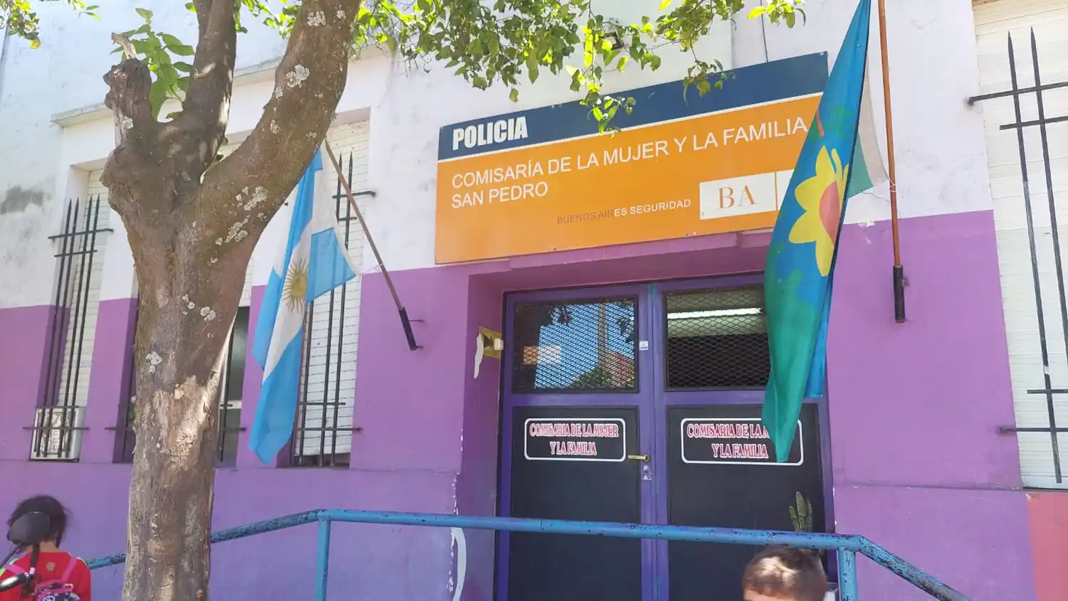 Buscan identificar a quien manoseó a dos chicas en la expeatonal en un acto de la escuela