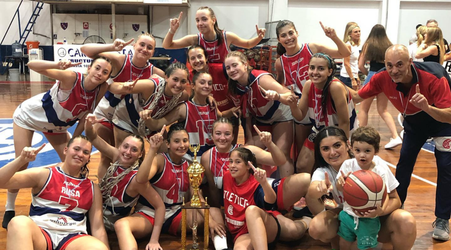 Las U18 de Atlético Elortondo se coronaron tricampeonas invictas