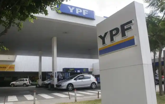 Aumentan las naftas 10% pero se pospuso un impuesto para que la suba sea menor