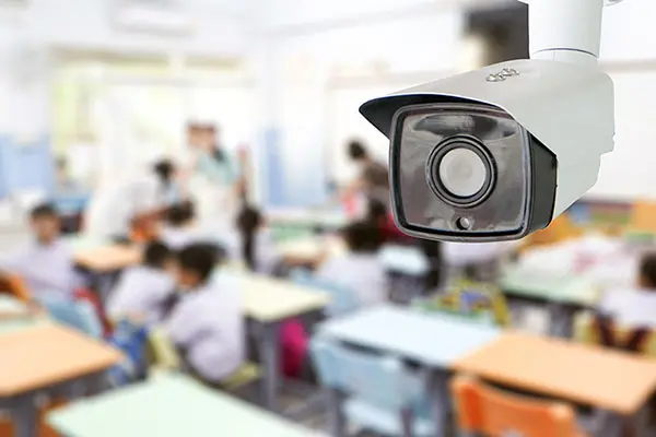 Quejas de docentes por la instalación de cámaras