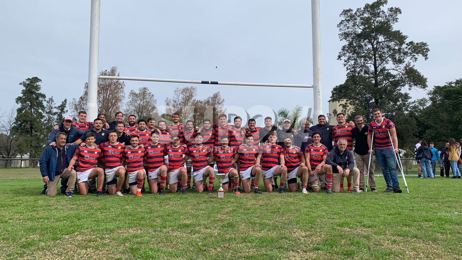 Plantel campeón del Jockey Club