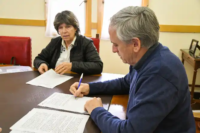 La Municipalidad de Chascomús y la AEHG La Plata firman convenio para capacitar al sector turístico local