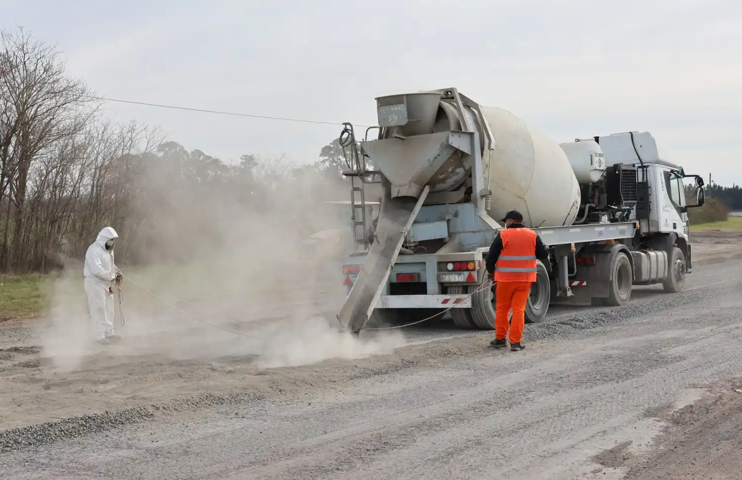 La empresa trabaja en la remoción de la capa asfáltica existente.