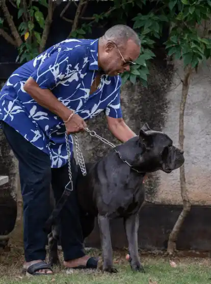 Adalberto Álvarez con su mascota. Foto Facebook