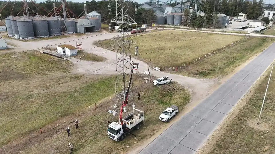 Transba trabajando sobre la 542 (foto de Ecos Diarios)