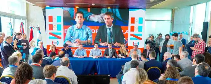 Wado de Pedro y Cresto encabezaron el  encuentro de obra pública en la Región Centro