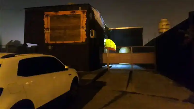 En plena ola de contagios realizaron una fiesta electrónica en un salón