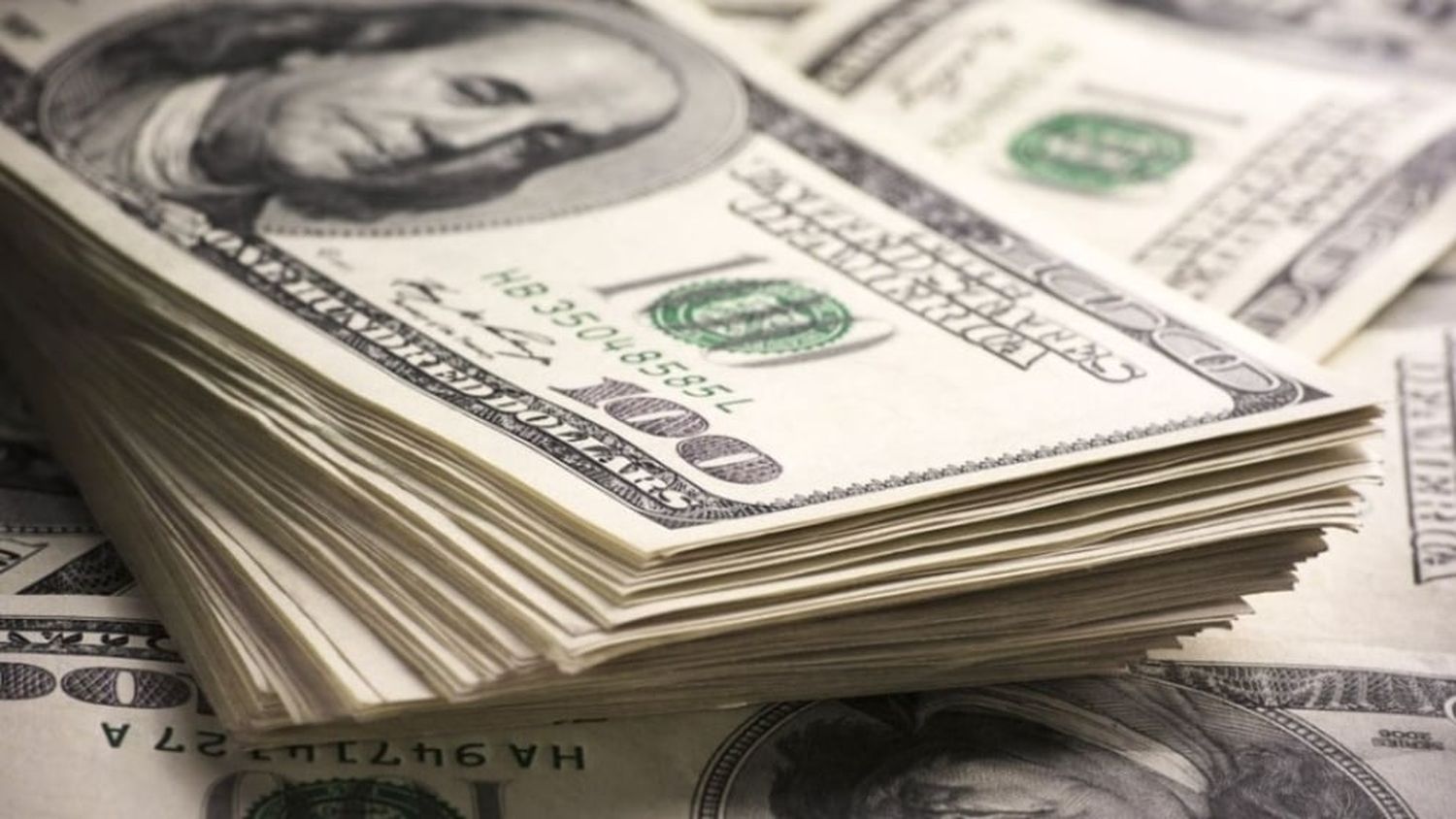 El dólar blue arrancó la semana en alza y se vendió a $1.470 en Rosario