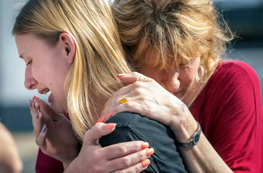 Al menos 8 muertos en una escuela de Texas: «Alguien entró al aula con un rifle y comenzó a disparar»