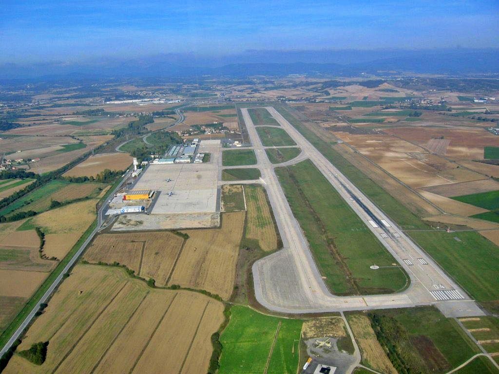 Aeropuerto de Vitoria H24: Aena insonorizará 78 viviendas y tres edificios
