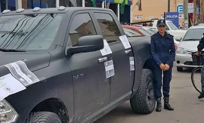 La camioneta RAM con la que Pachelo y sus cómplices ingresaron al Tortugas.