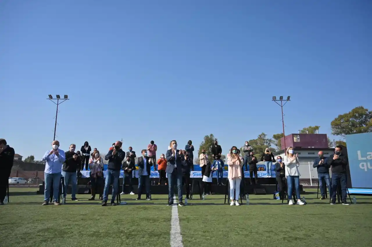 Omar Galdurralde presentó la Lista 2 del Frente de Todos de Lanús junto a Junto a Insaurralde, Malena Galmarini e intendentes 
