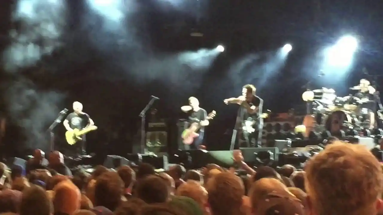 Eddie Vedder interrumpió un show de Pearl Jam para echar a un hombre que golpeó a una mujer