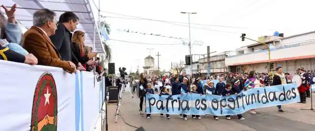 El gobierno provincial conmemoró el aniversario de la Independencia con actos en Concordia