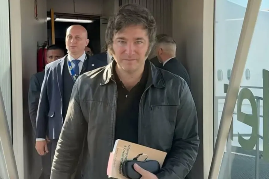 Milei llegó a España para apoyar al partido Vox, en medio de cruces con el Gobierno de Sánchez