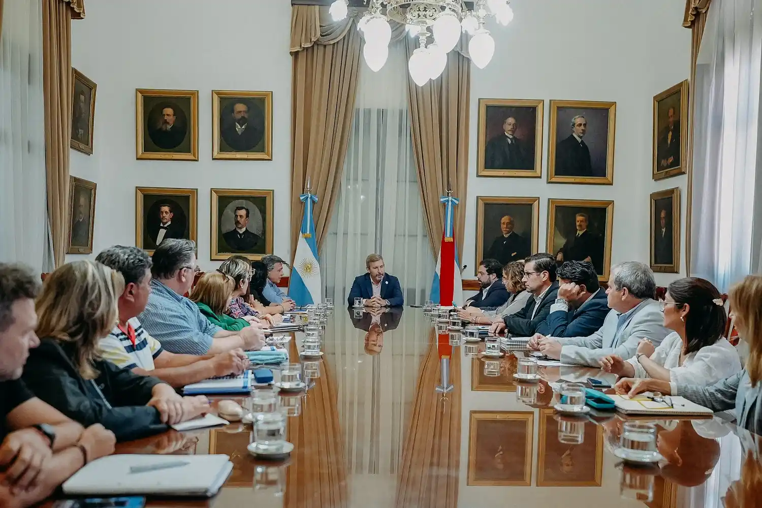 Gobierno y docentes avanzan en mesa de diálogo con agenda de trabajo para mejorar condiciones laborales