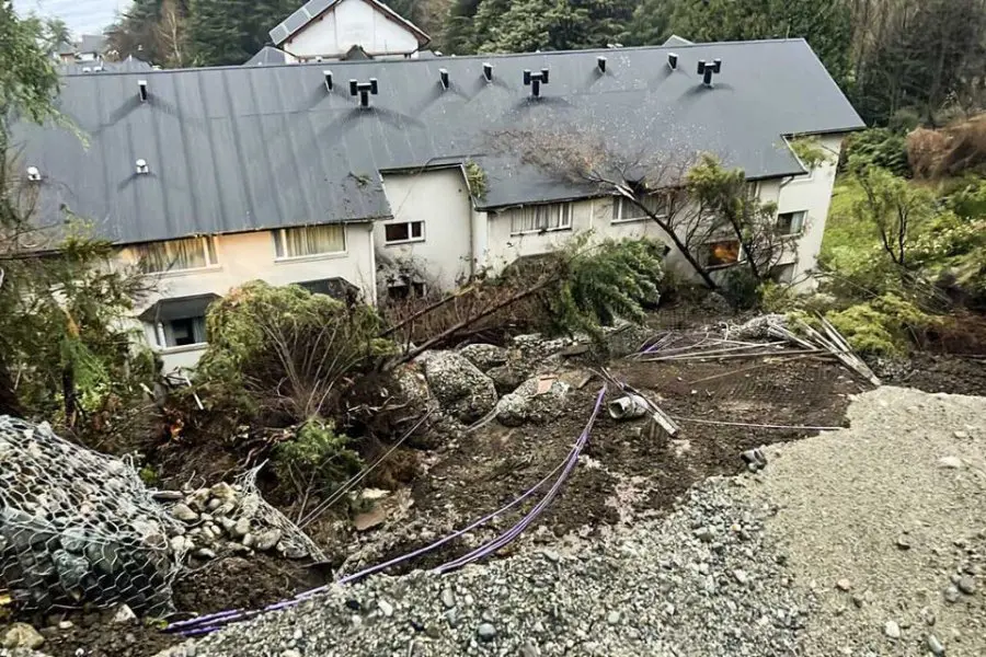 La Municipalidad de Bariloche había ordenado paralizar la obra en el hotel que sufrió el alud