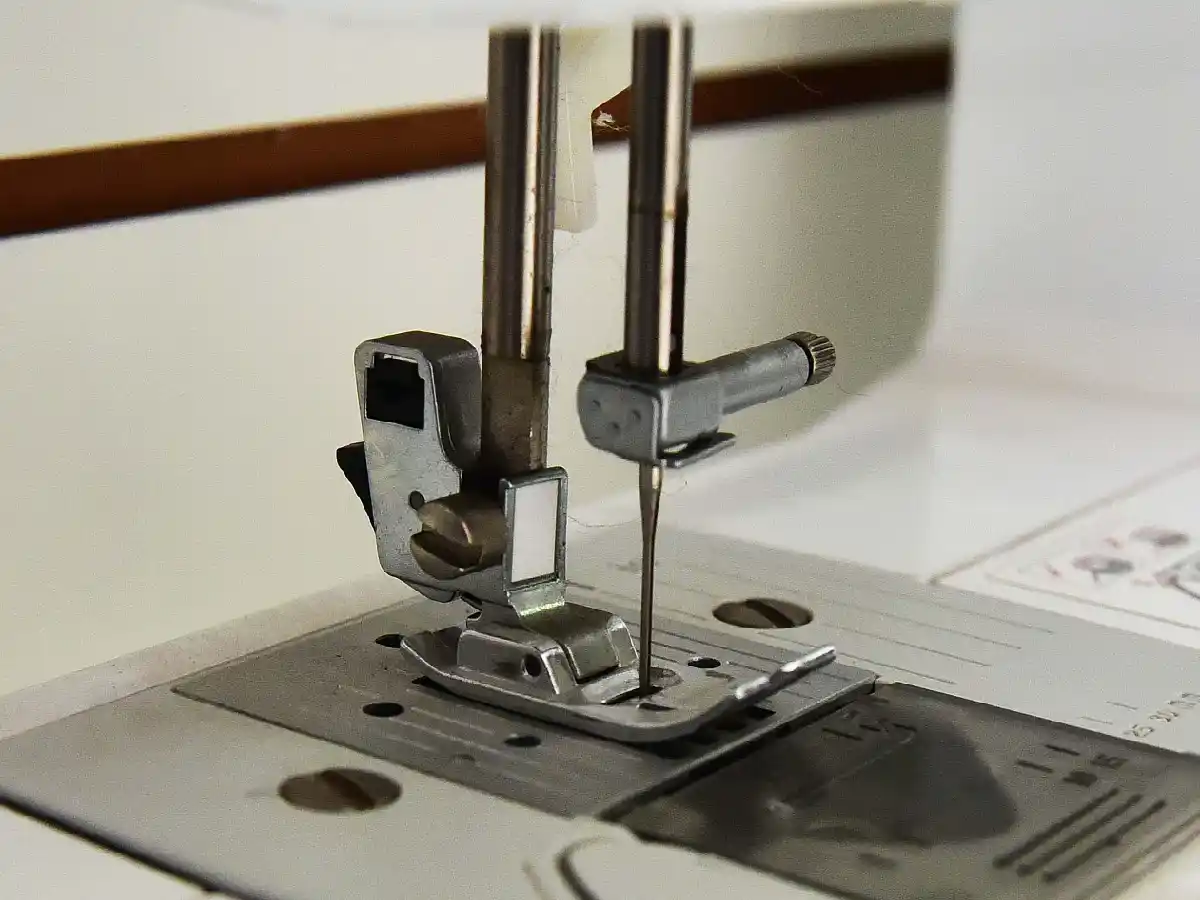 Los hilos y las máquinas  de coser vencieron al tiempo