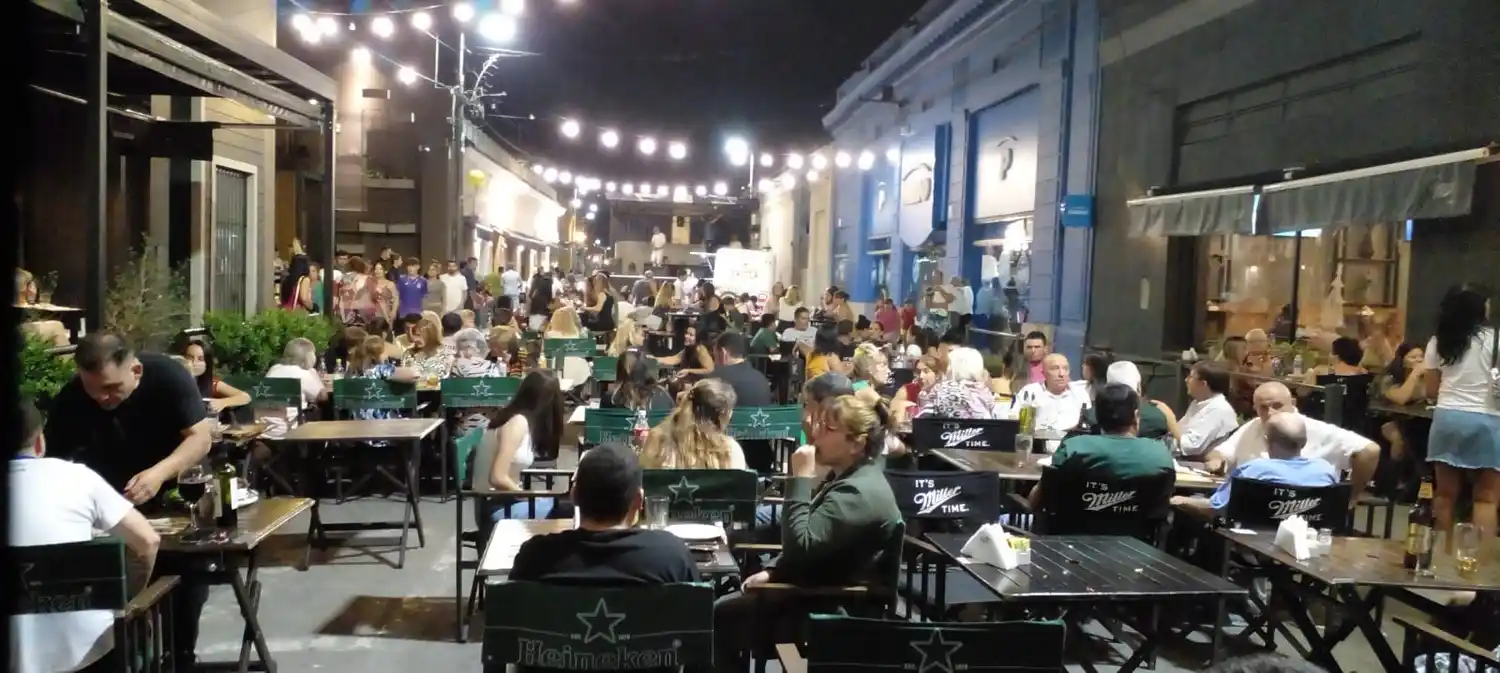 Fin de semana en la peatonal gastronómica