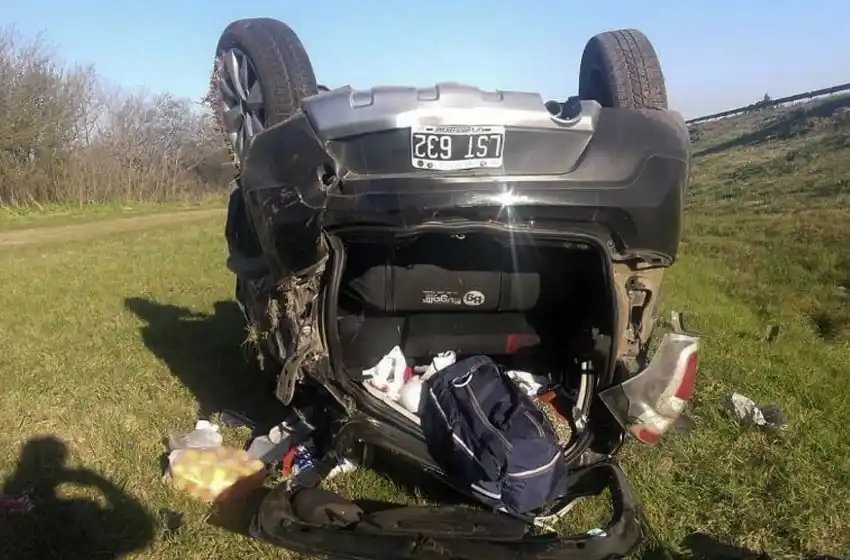 Se filmaban mientras pasaban a una Ferrari y terminaron volcando