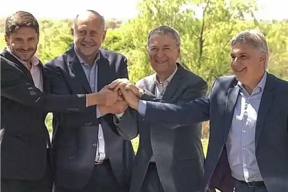 Perotti y Pullaro firmaron el contrato para el inicio del acueducto interprovincial con Córdoba