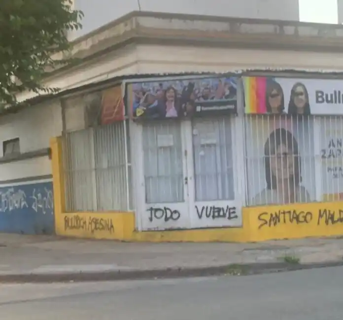 Atacaron un local de Patricia Bullrich en Morón y la propia presidenta del PRO les pidió a los K que "no sean fachos"