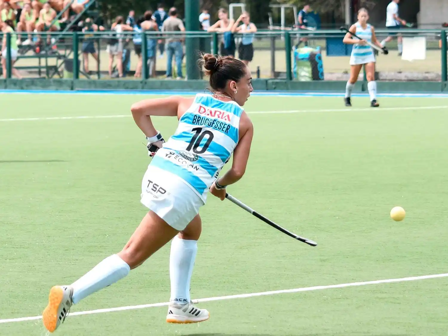 Brisa Bruggesser comenzará la preparación con Las Leonas.