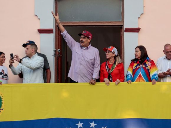 Maduro pide consolidar el Gobierno popular: pide a los 50 alcaldes de oposición "trabajar unidos"