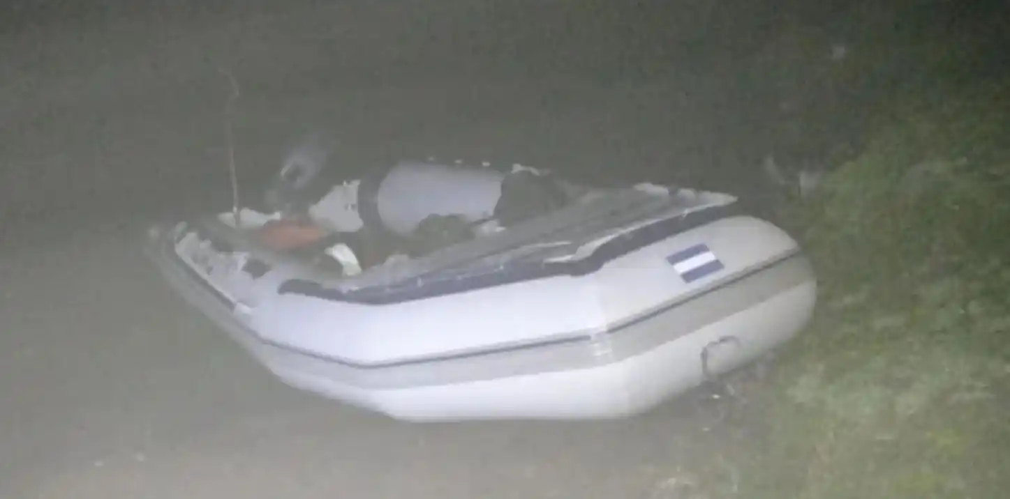 Dos ancianos se perdieron en la niebla en el Río de la Plata y se salvaron por las sirenas de patrulleros