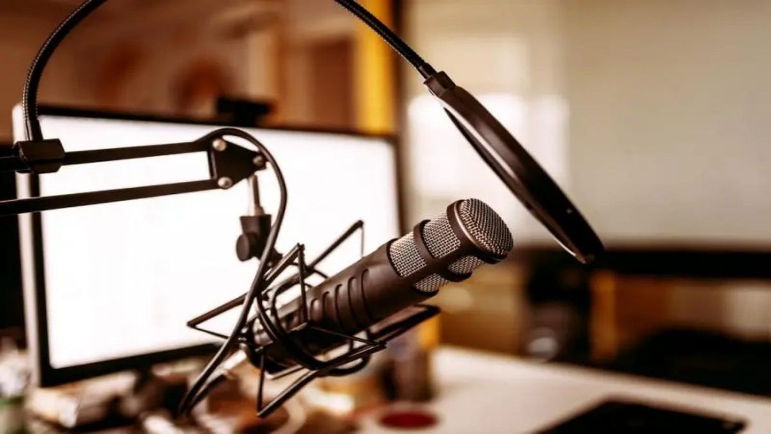 LA CENSURA EN SU MÁXIMO APOGEO: ya son 100 las emisoras de radio cerradas en este 2022, según el SNTP