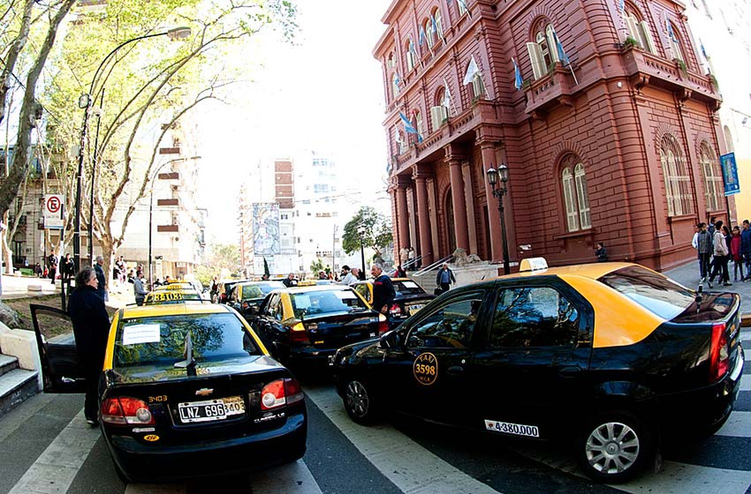 Taxistas exigen el incremento de tarifa para el 24 de diciembre: «La necesidad de la actualización en el precio es urgente»