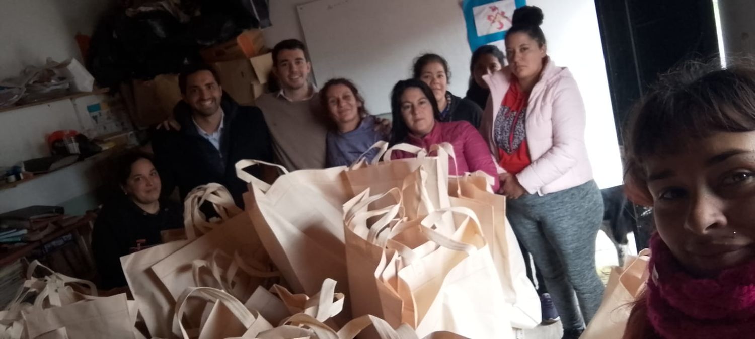 Niños del taller Pampares recibieron una importante donación de frazadas