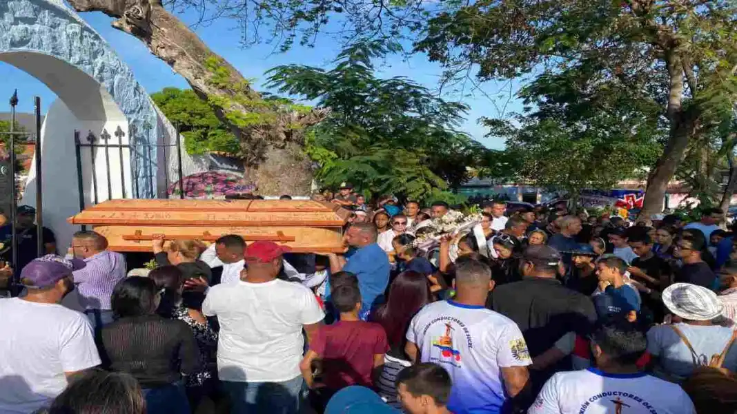 CON SENTIDO HOMENAJE despiden a joven  atleta fallecida en accidente de autobús