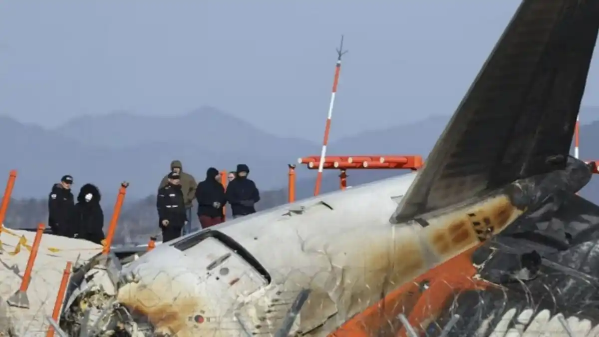 ¿Ir en la parte trasera de los aviones es más seguro? Lo que demuestran los últimos accidentes aéreos