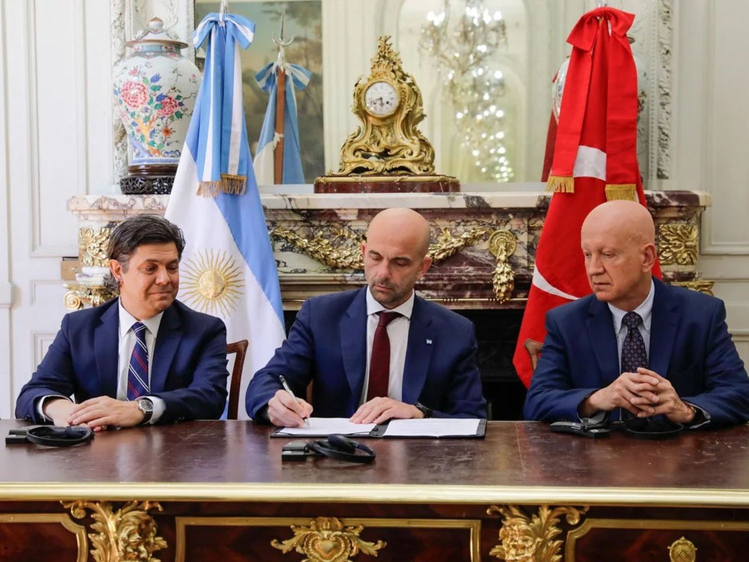 El Gobierno firmó un acuerdo bilateral para mayor conectividad aérea con Turquía