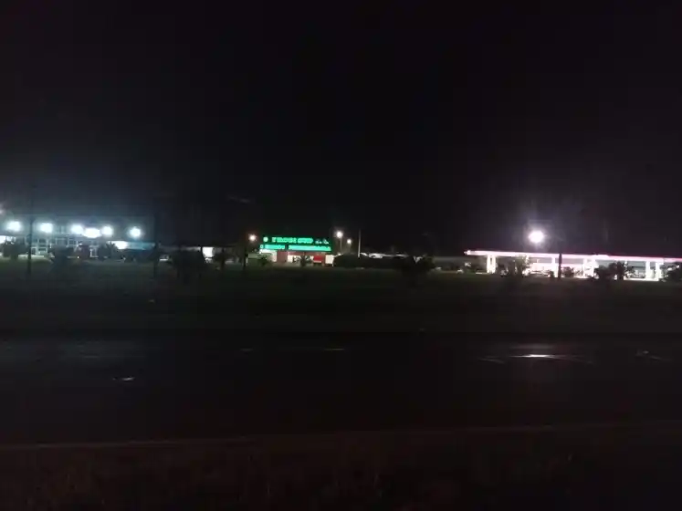 Peligro en la ruta 226: vehículos en contramano en ingreso a Mercado frutihortícola