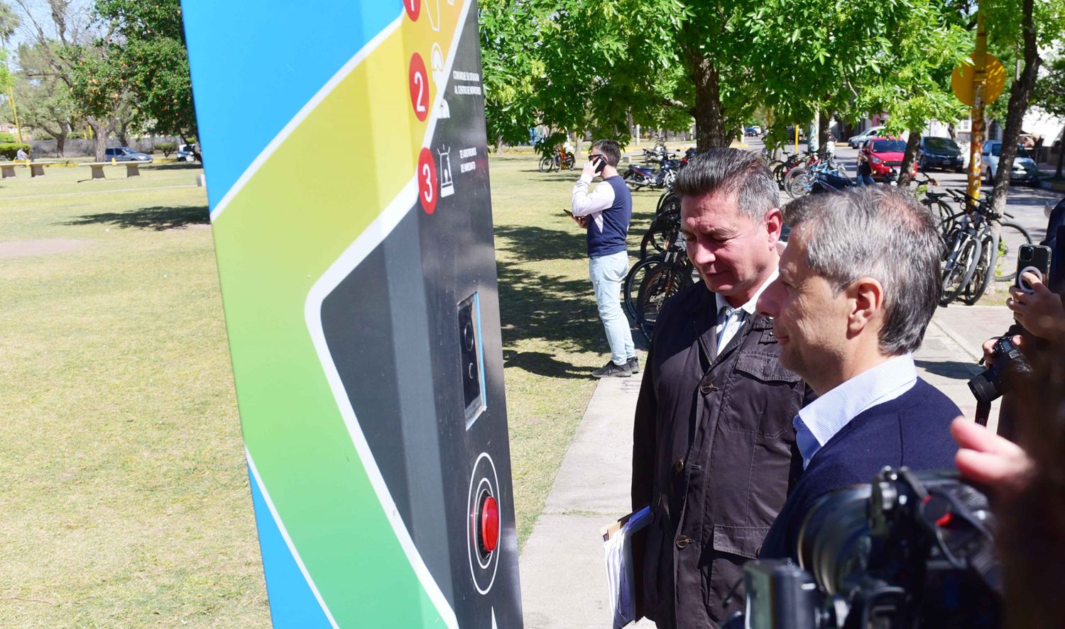 Uno de los tótems funciona en la plaza Vélez Sarsfield.