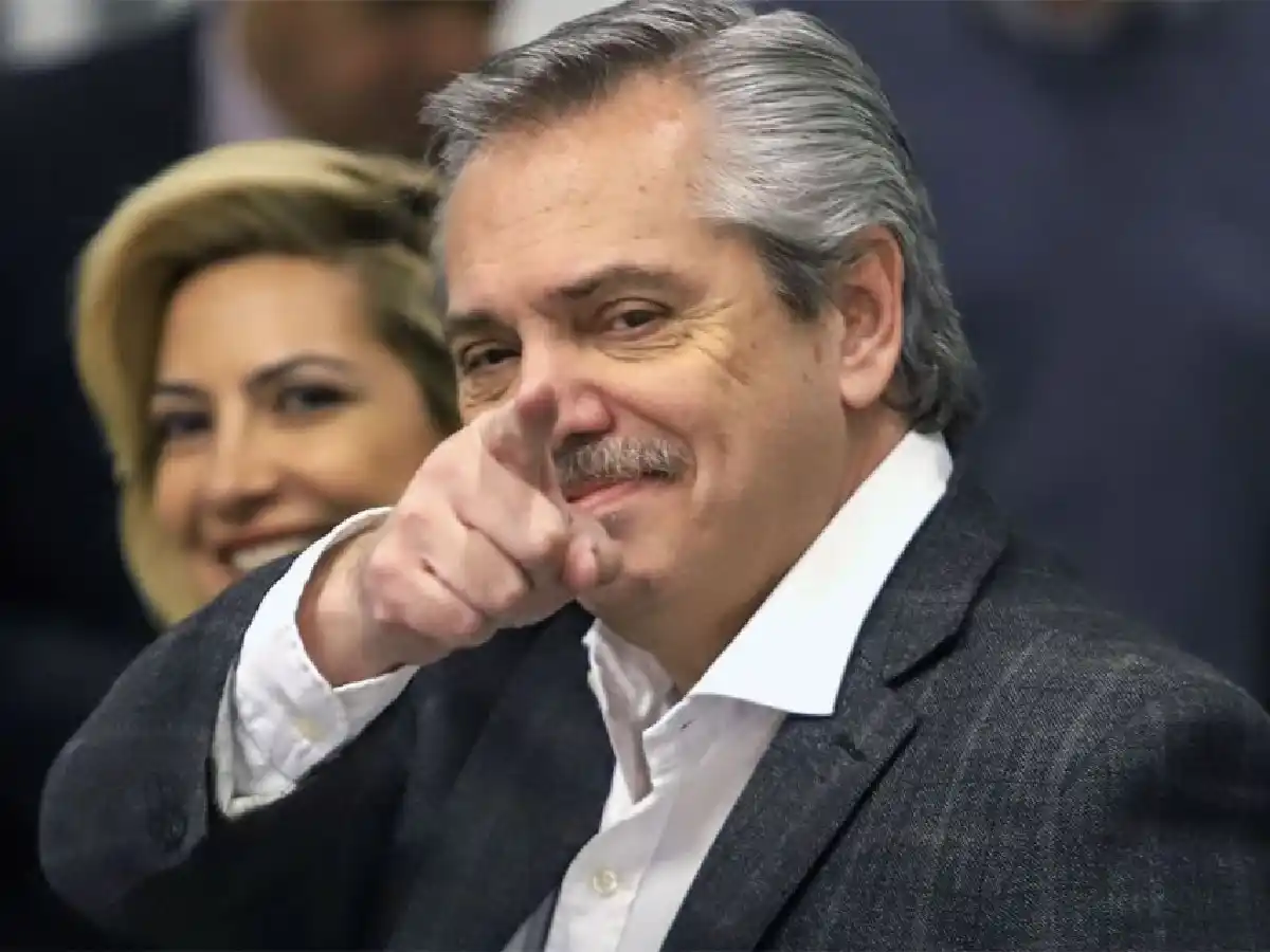 Señalan que Fernández prepara subas generalizadas de sueldos
