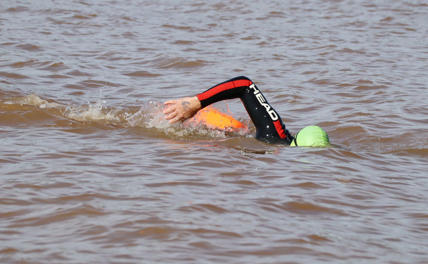 Con éxito se realizó la prueba en el lago de Salto Grande 