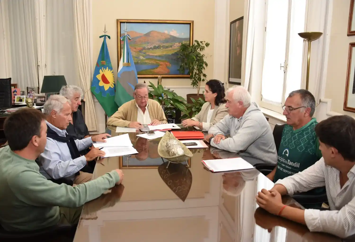 El Municipio firmó acuerdos con clubes de Tandil para el uso del Club Hípico.