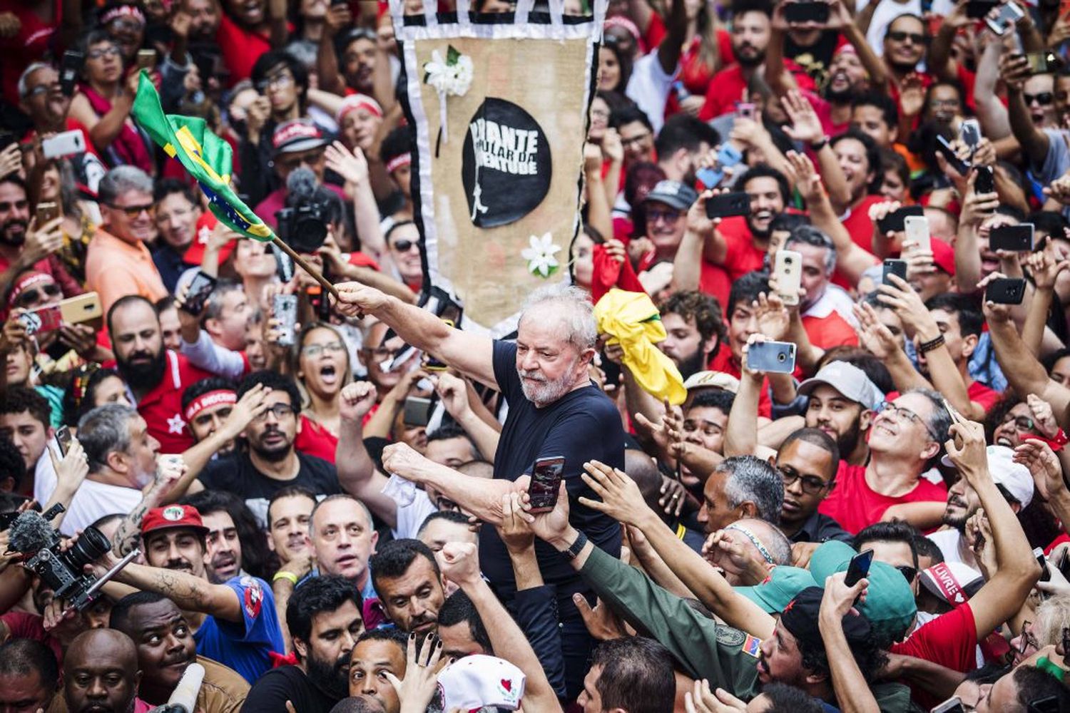 Lula lanza ofensiva general contra el presidente Bolsonaro