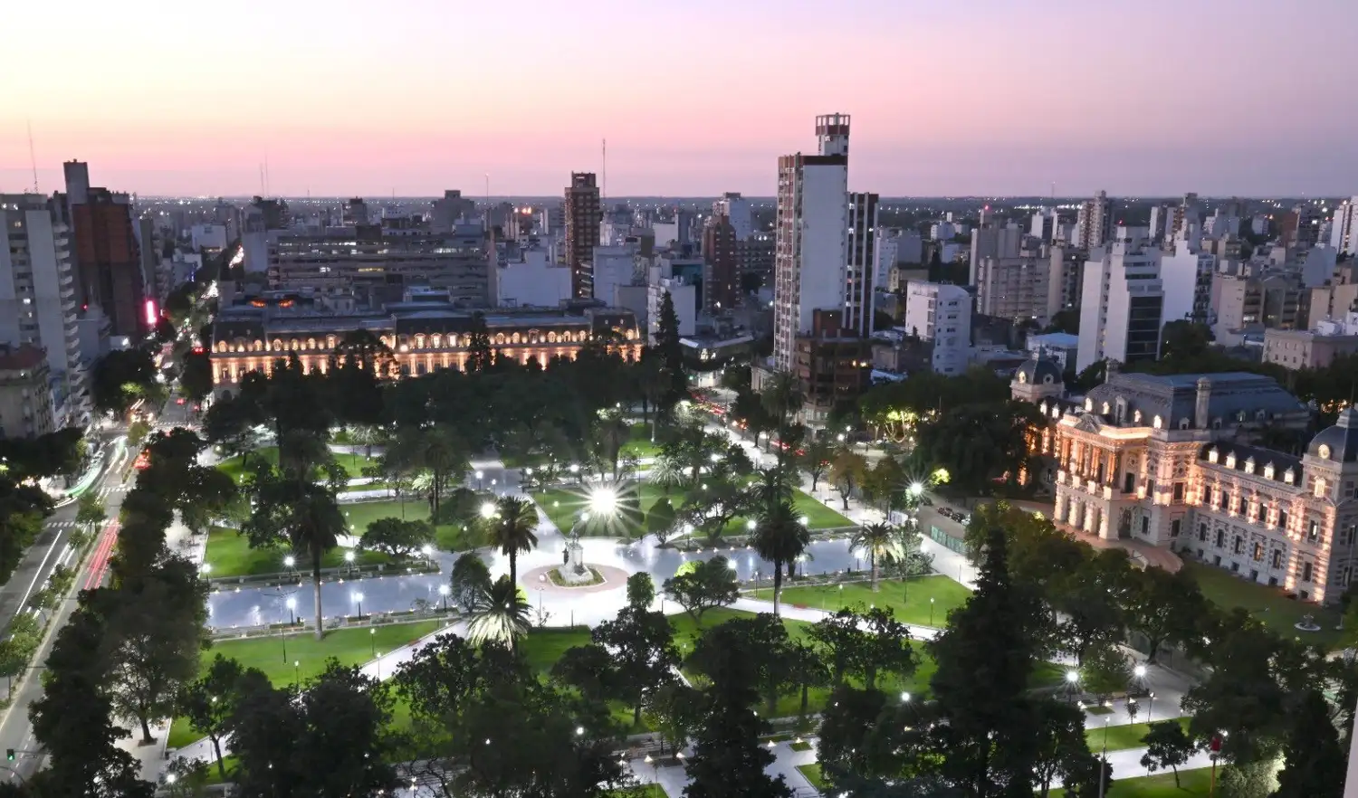 También se renovó la iluminación en toda la plaza.