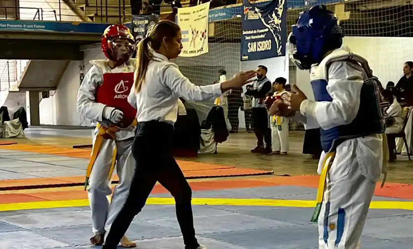 Juegos BA: Los alumnos de la Escuela Municipal dominaron la Etapa Local de Taekwondo