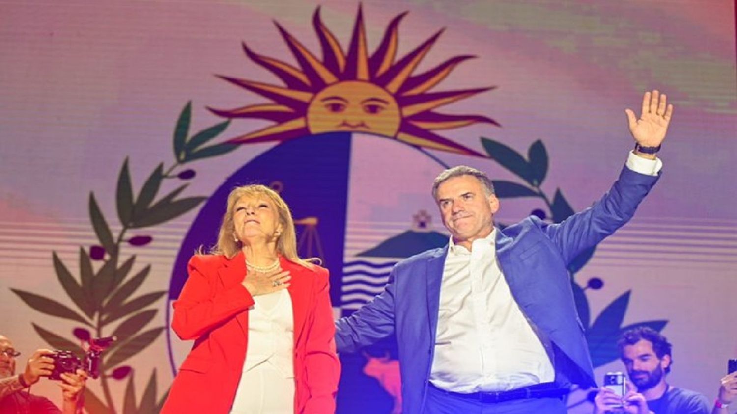 LA IZQUIERDA regresa al poder en URUGUAY: Yamandú Orsi es el nuevo presidente (+Detalles)