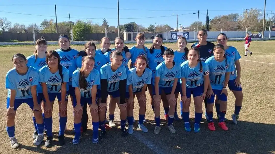 Las Tricolores le sacaron el invicto a Ciudad Nueva y siguen con puntaje ideal.