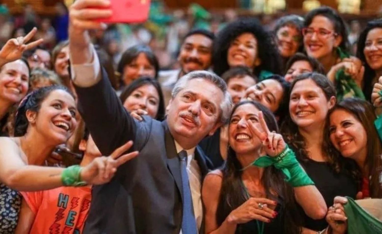 Alberto Fernández, tras la sanción del aborto legal: “Hoy somos una sociedad mejor”