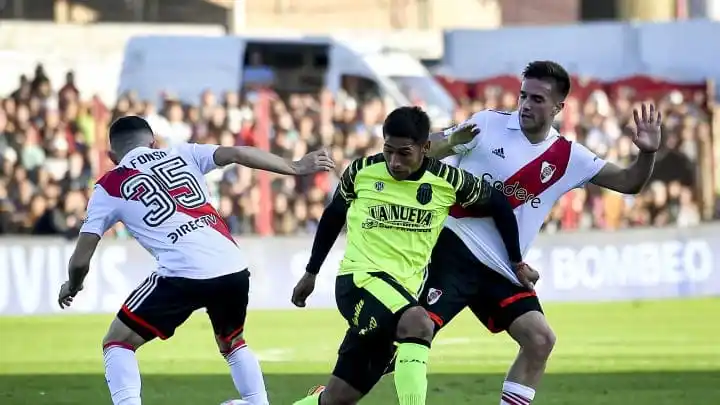 El "Millonario" recibe al "Guapo" en busca de su primera victoria en la Copa de la Liga.
