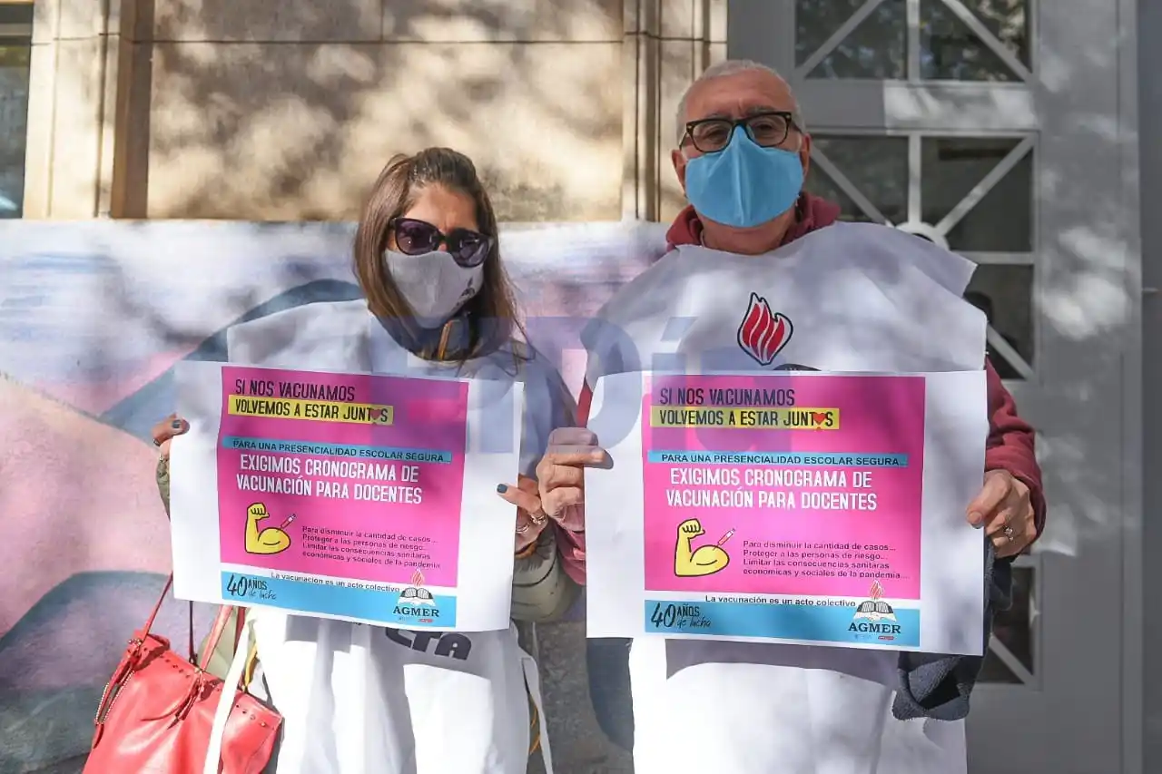 Agmer se manifestó en la calle: piden que se termine de vacunar a los docentes