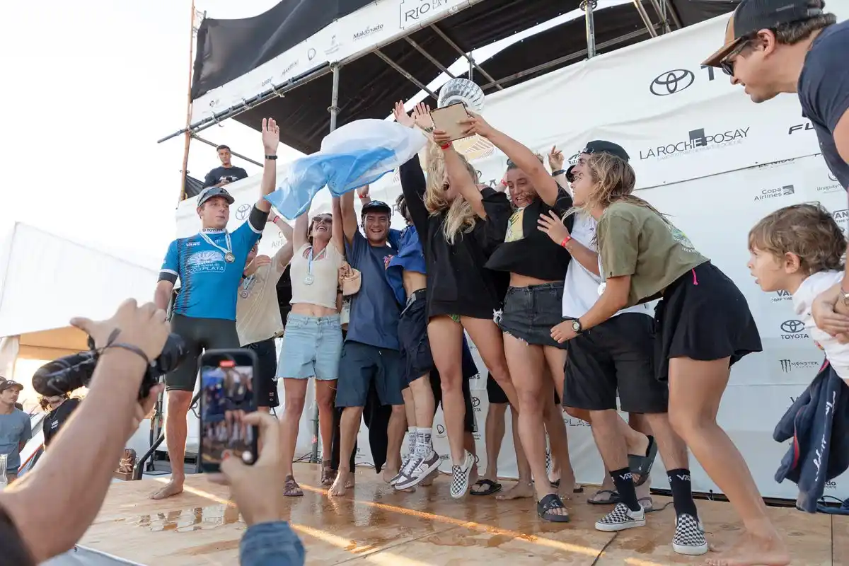 Festejo. Del equipo argentino, que se quedó con la Copa Río de la Plata