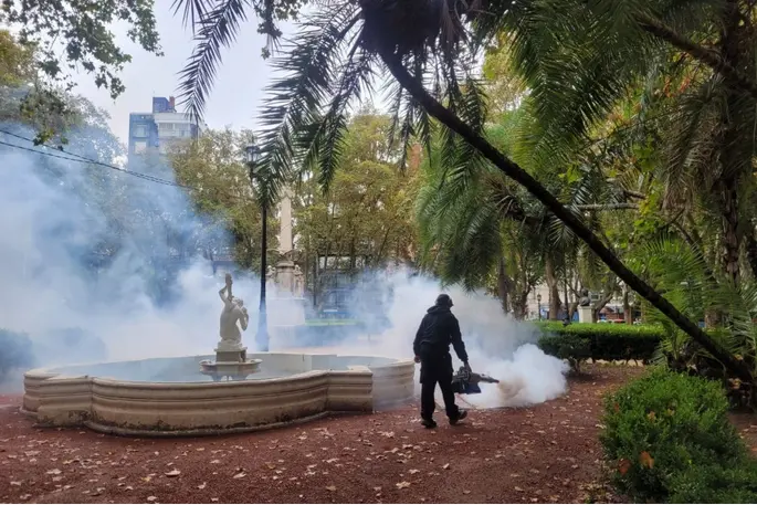 La Municipalidad continúa con las tareas de fumigación en Rosario.